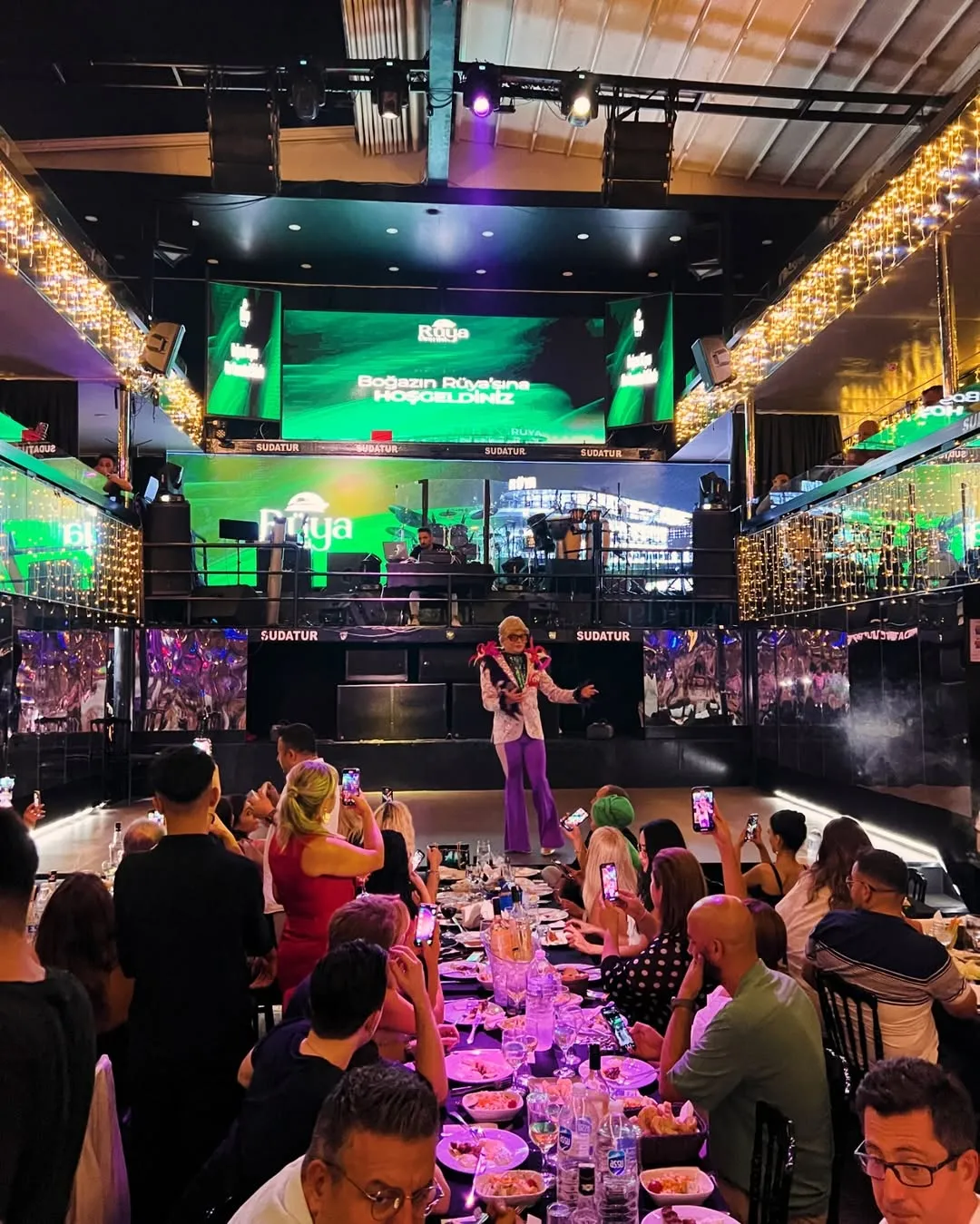 Yüzen Sarayda Eğlence